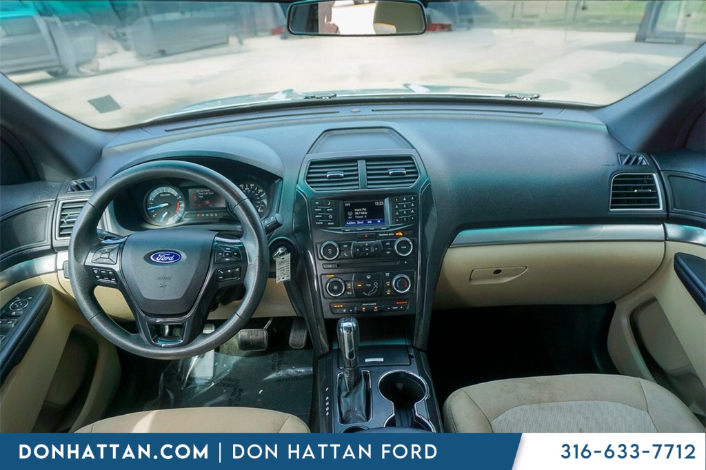 2016 Ford Explorer Base photo 3