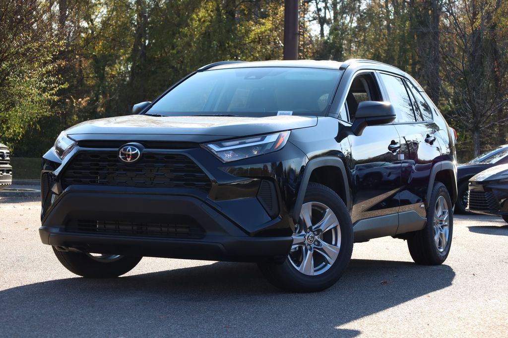 2025 Toyota RAV4 LE's photo