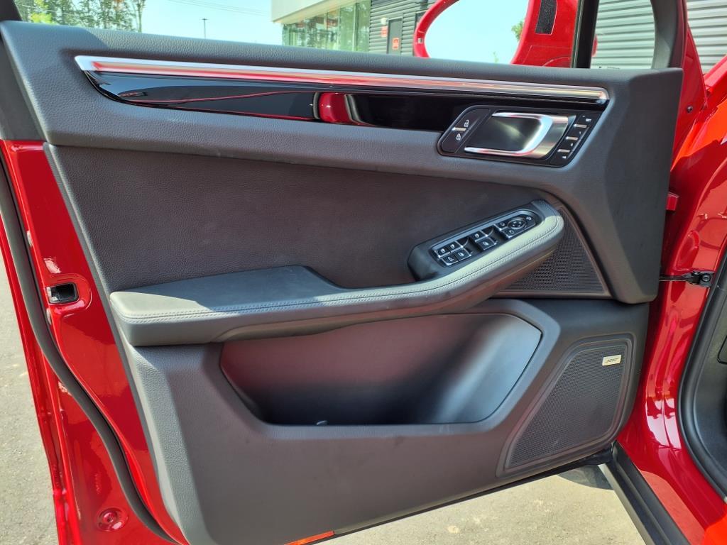 2022 Porsche Macan photo 8