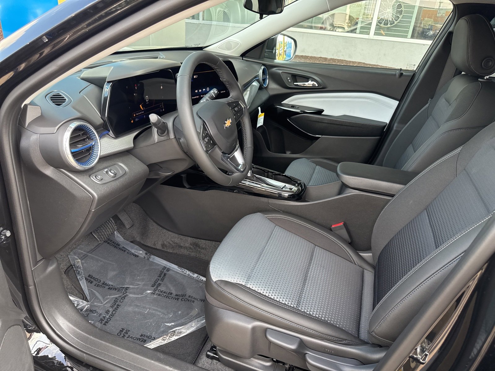 2025 Chevrolet Trax LT photo 15