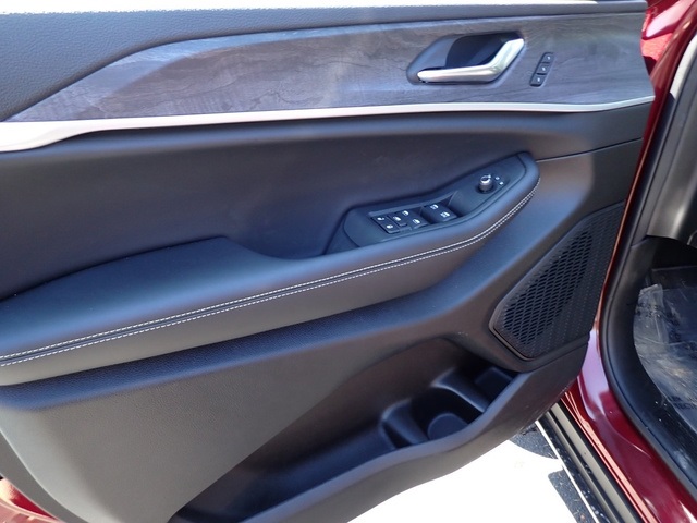 2025 Jeep Grand Cherokee Limited photo 14