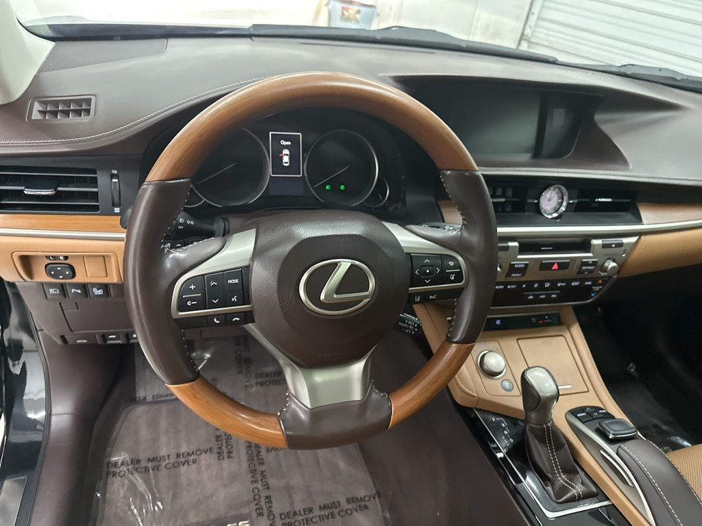 2016 Lexus ES 350 photo 10