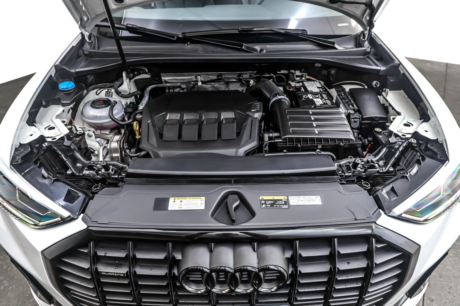 2025 Audi Q3 S line Premium Plus 45 TFSI photo 2