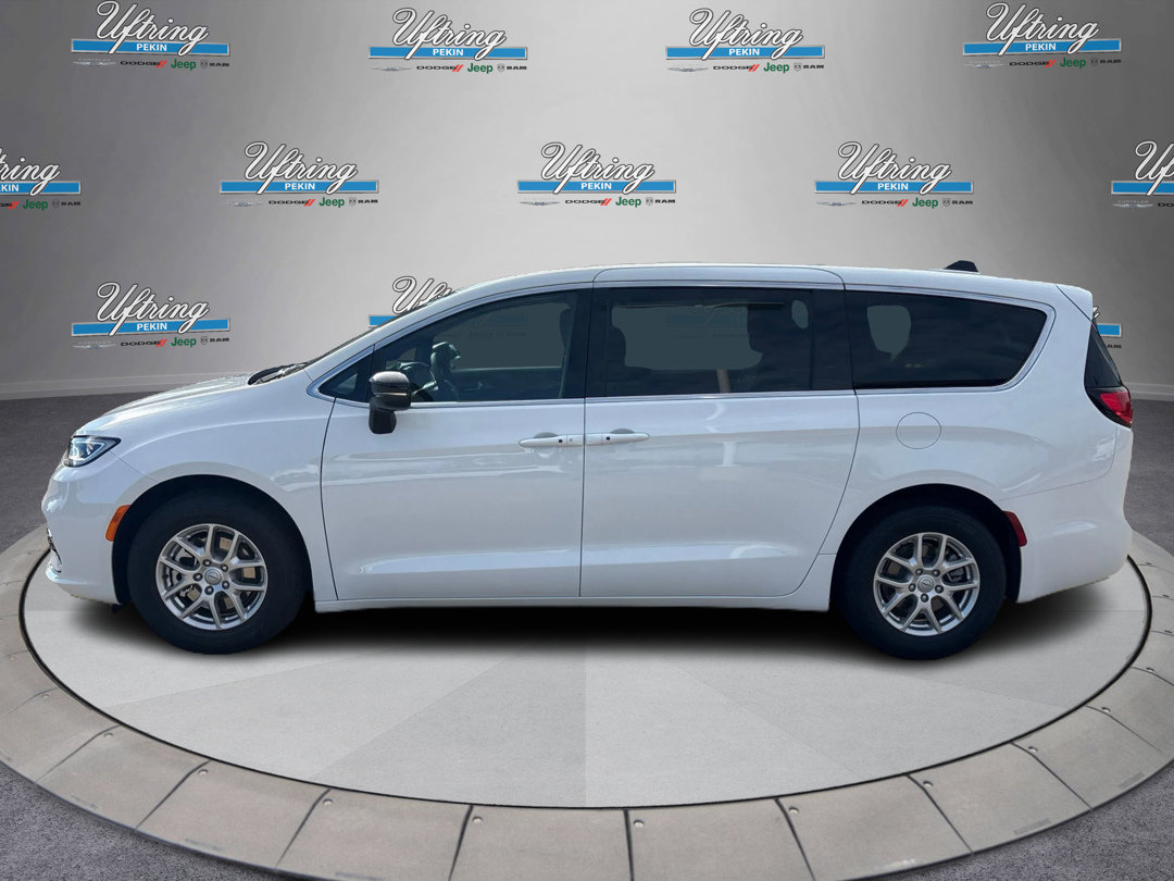 2026 Chrysler Pacifica photo 6