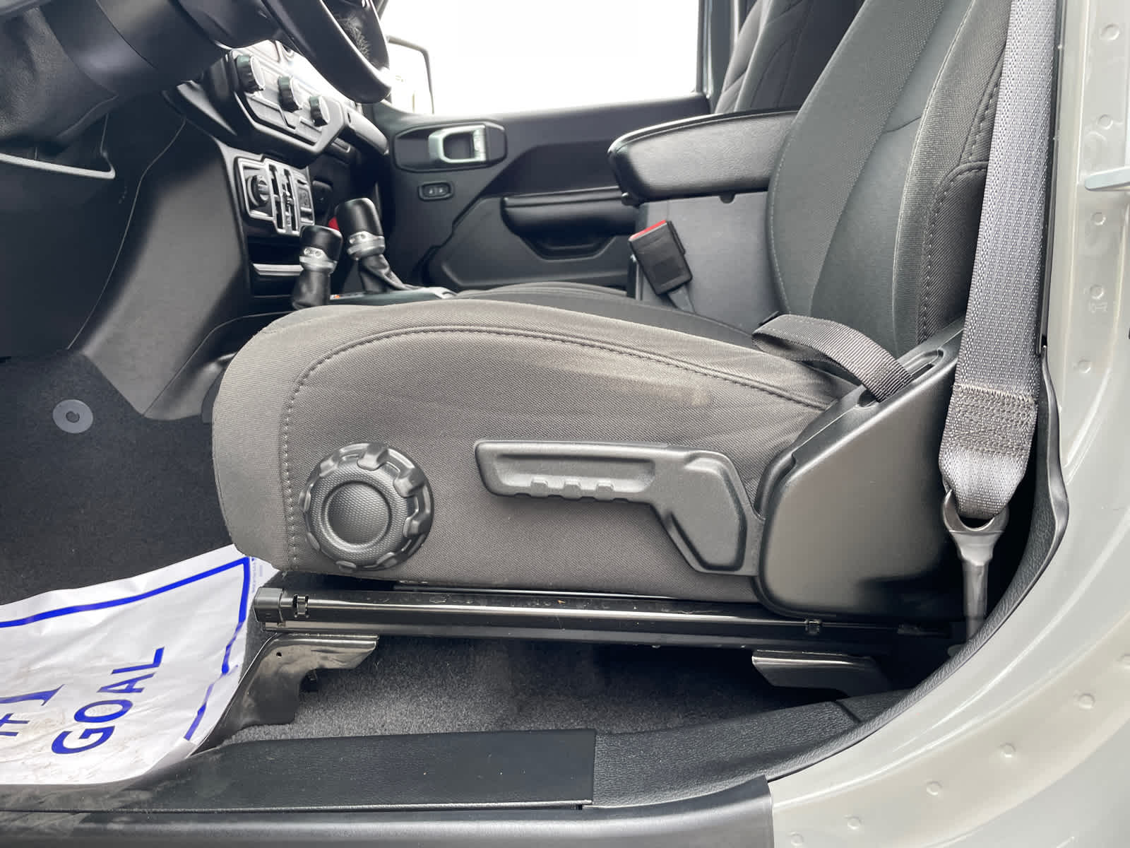 2021 Jeep Gladiator Sport S photo 18
