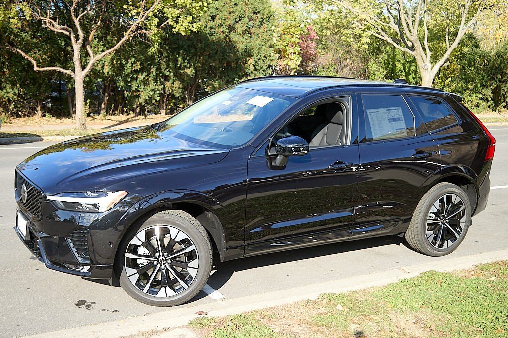 2026 VOLVO XC60 - Image 2
