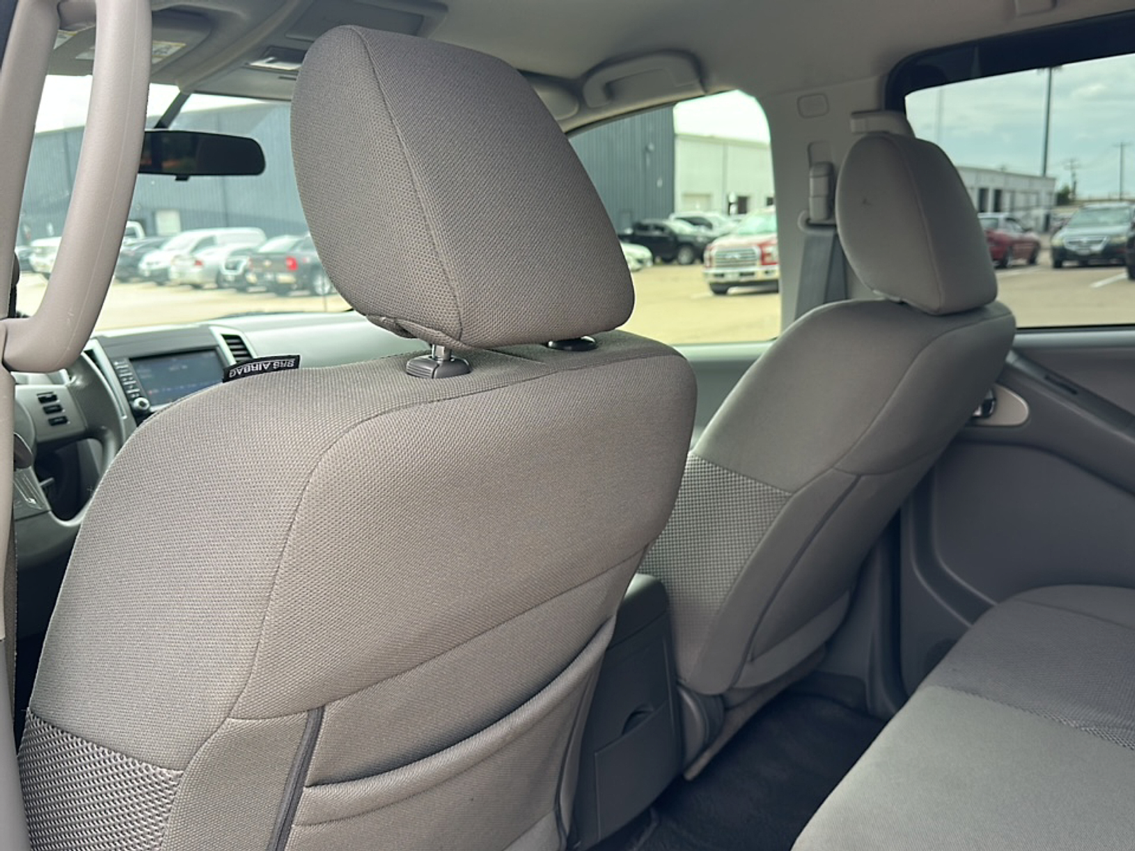 2019 Nissan Frontier SV photo 4
