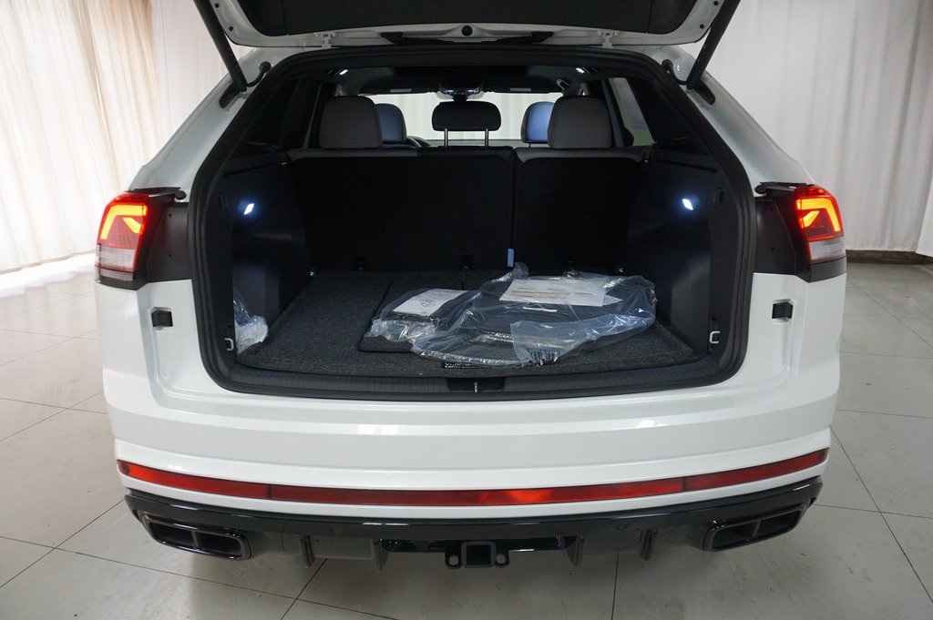 2025 Volkswagen Atlas Cross Sport SEL R-Line photo 30
