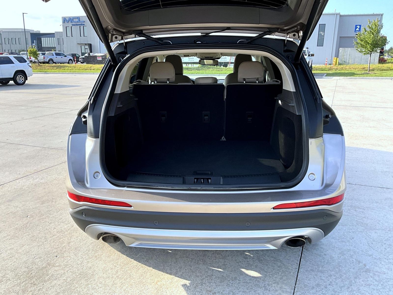 2021 Lincoln Corsair Standard photo 9