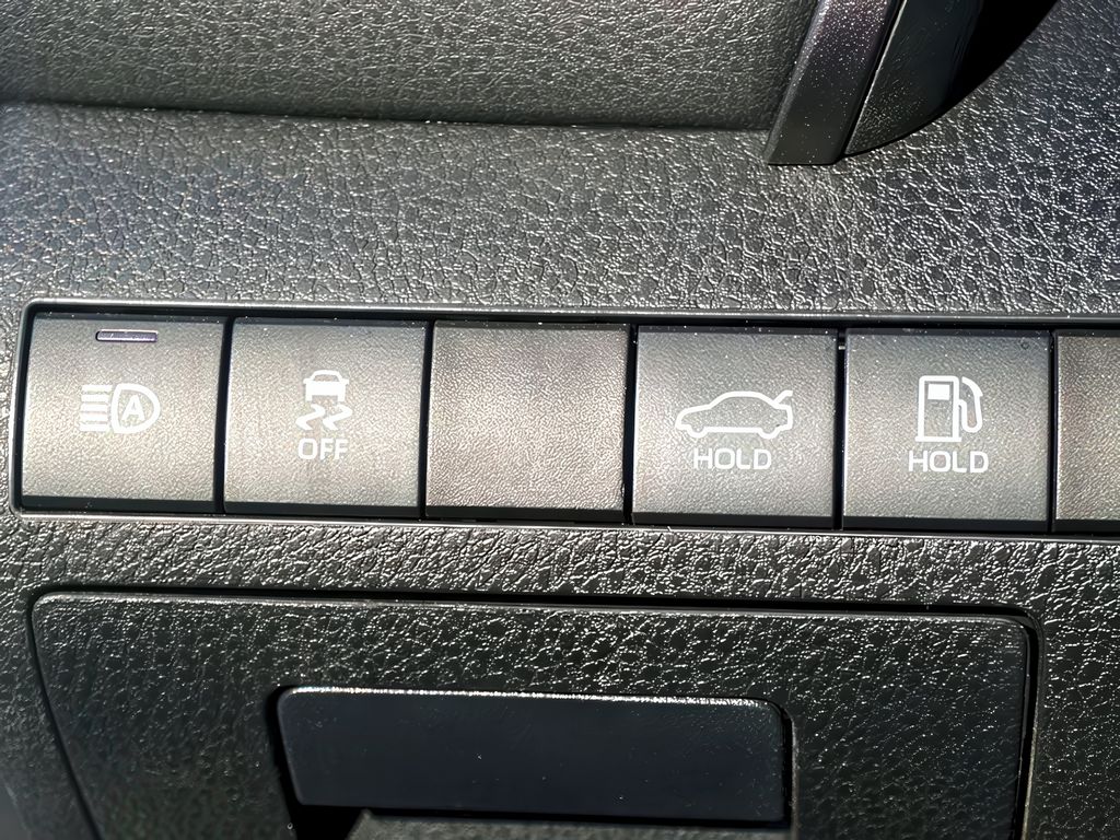 2022 Toyota Camry LE photo 13