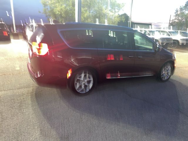 2018 Chrysler Pacifica Touring Plus photo 4