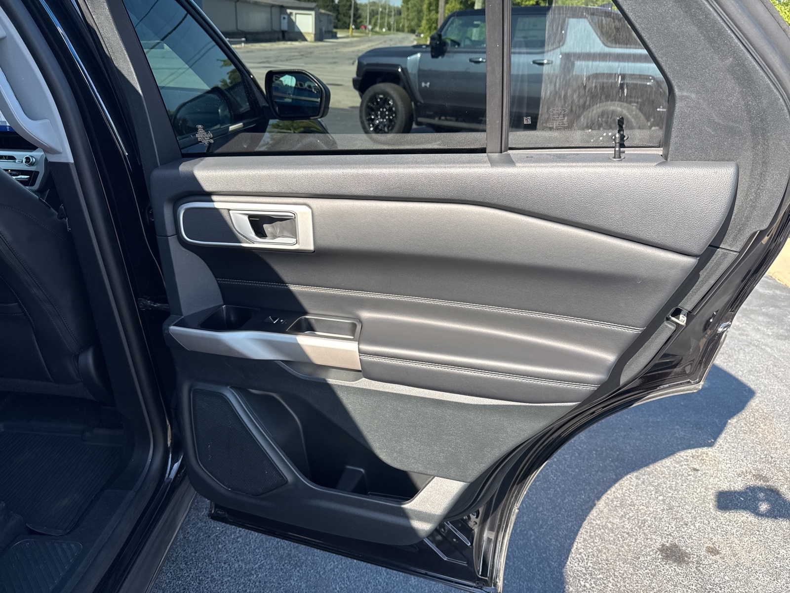2023 Ford Explorer XLT photo 25