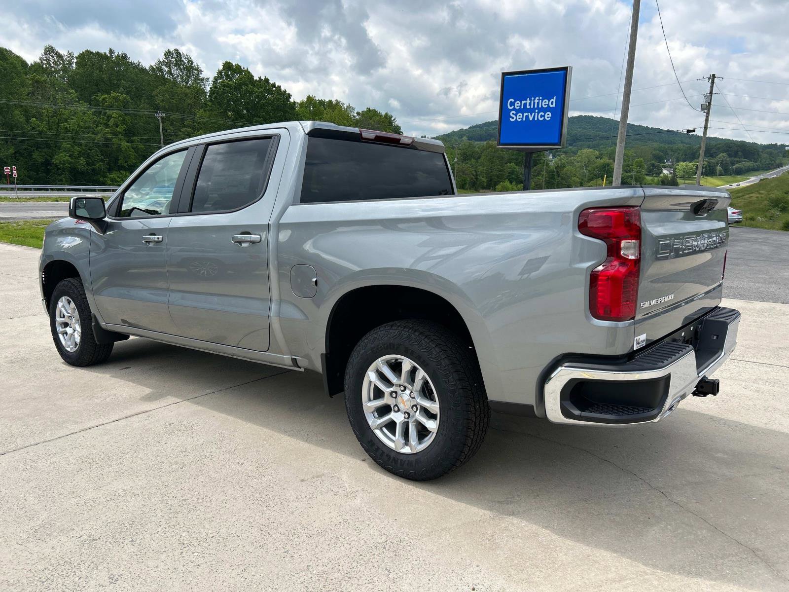 2025 Chevrolet Silverado 1500 LT photo 5