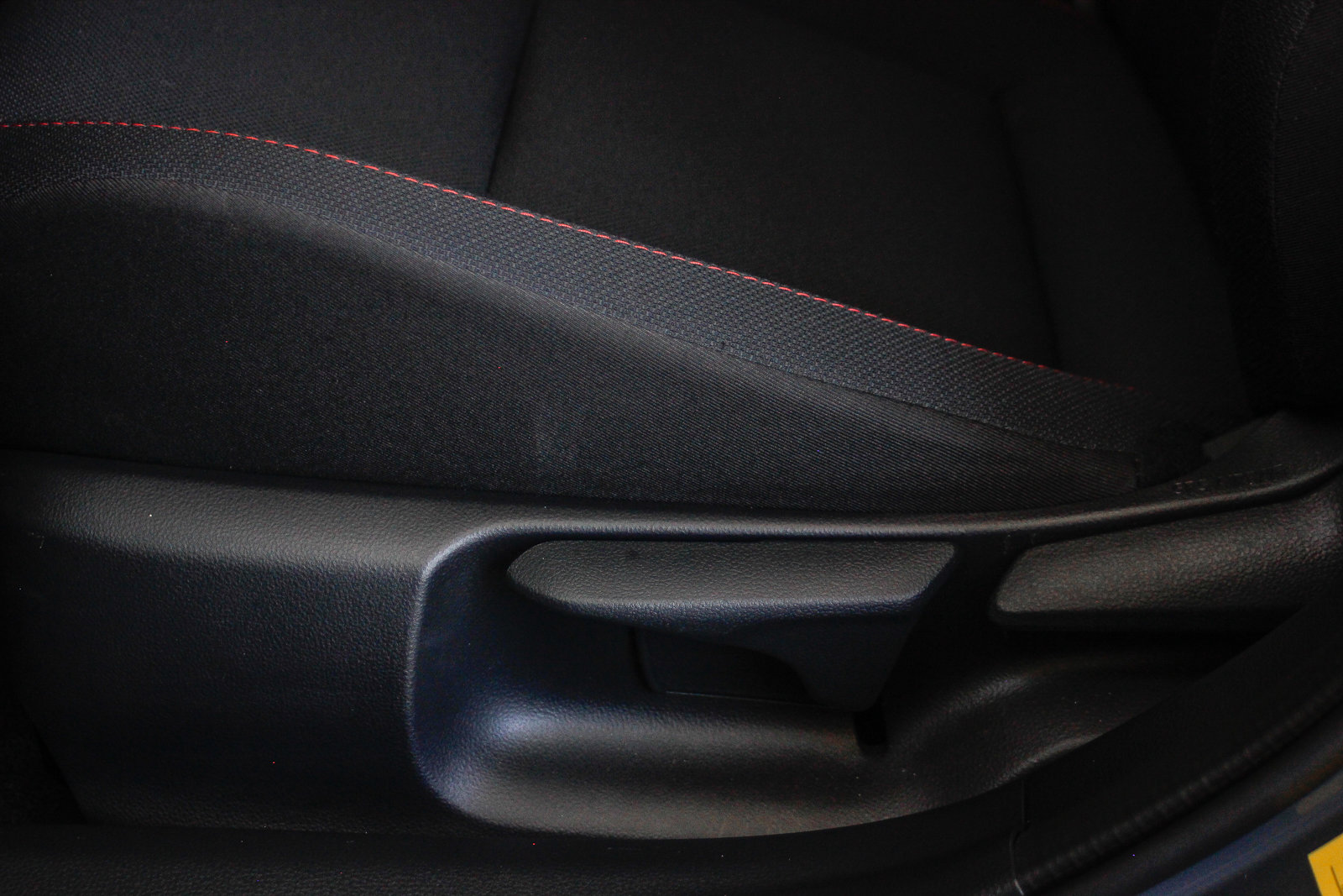 2025 Toyota Prius Plug-in SE photo 20