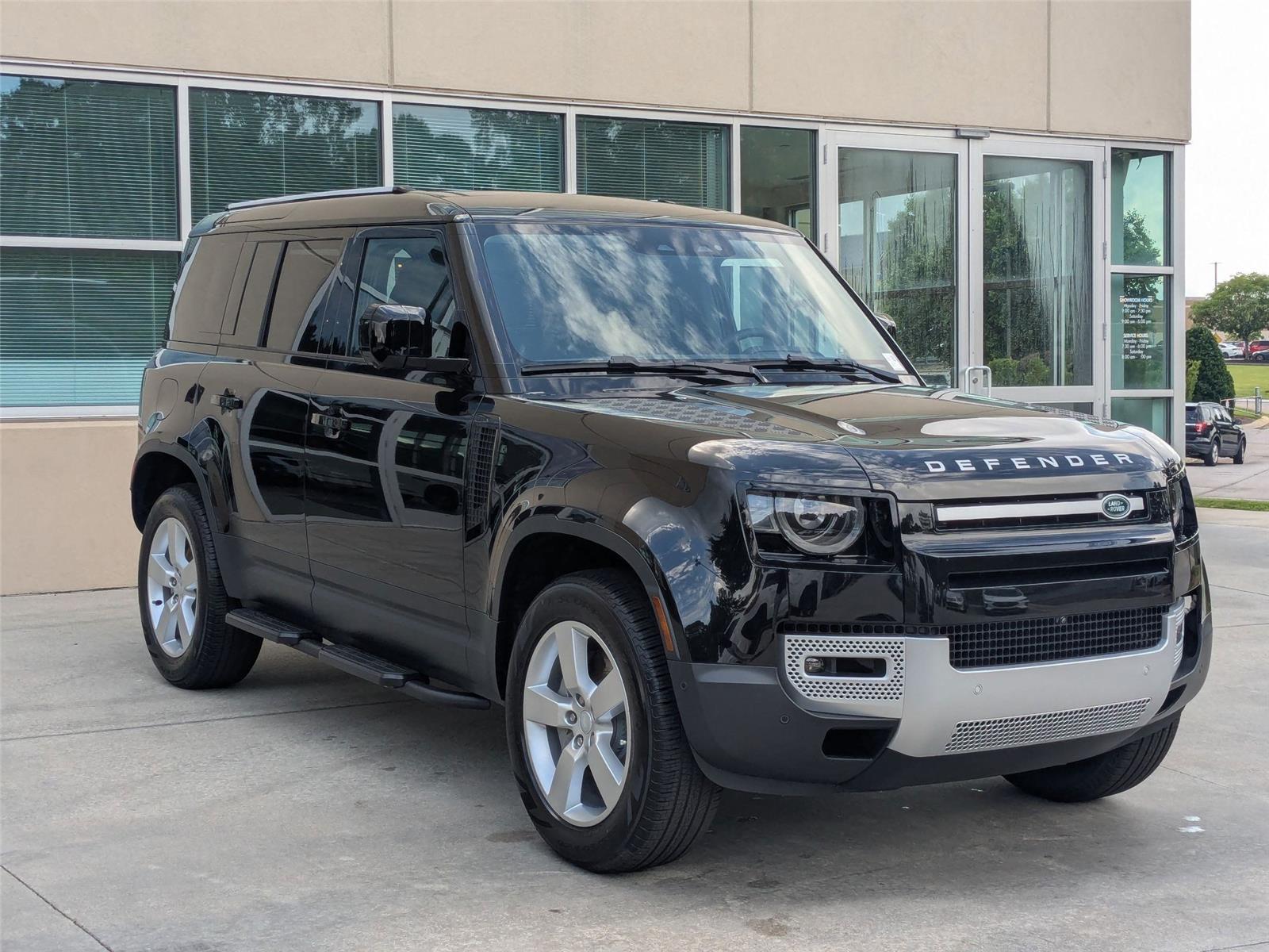 2025 Land Rover Defender 110 S photo 3