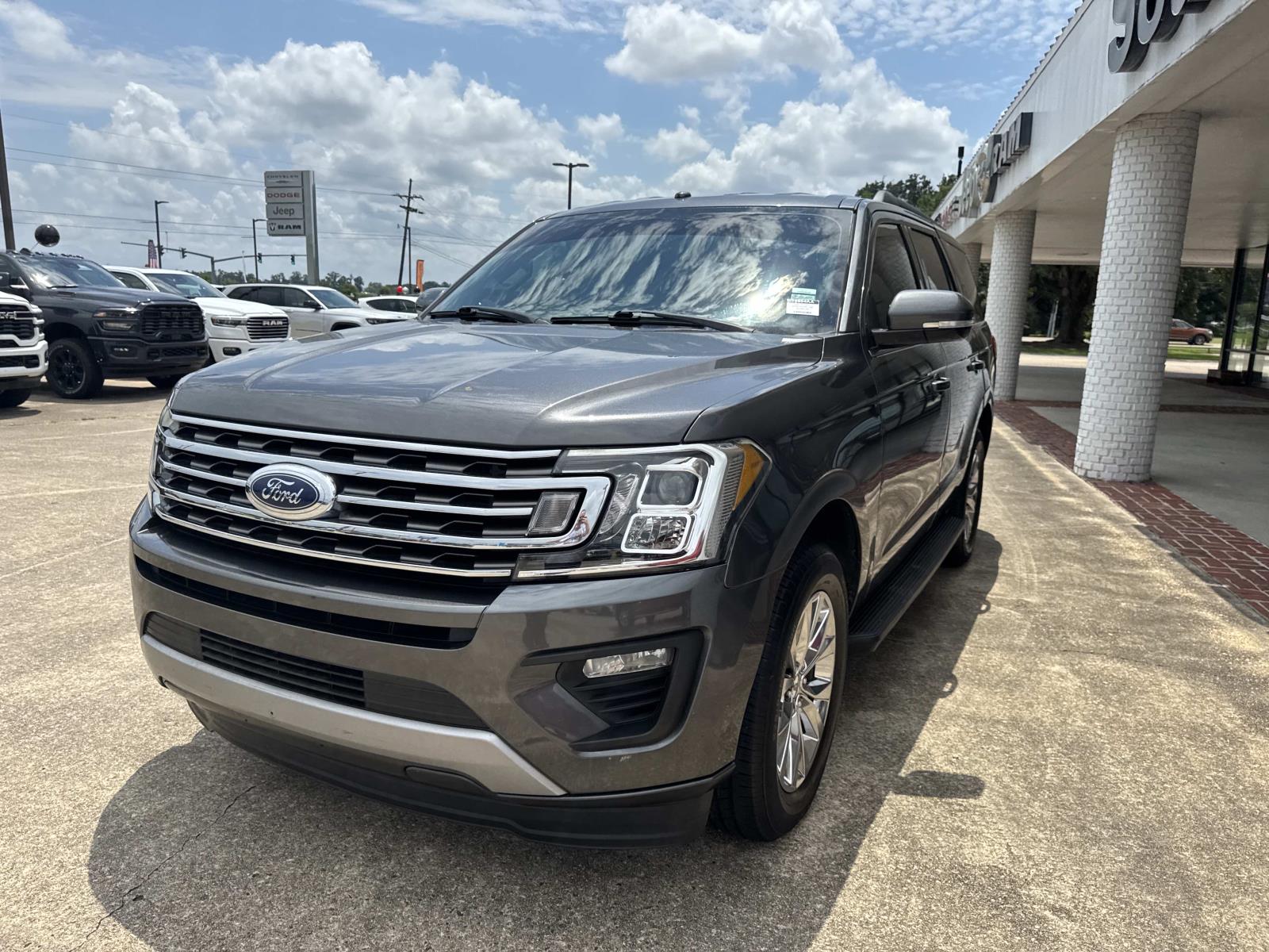 2019 Ford Expedition XLT photo 2