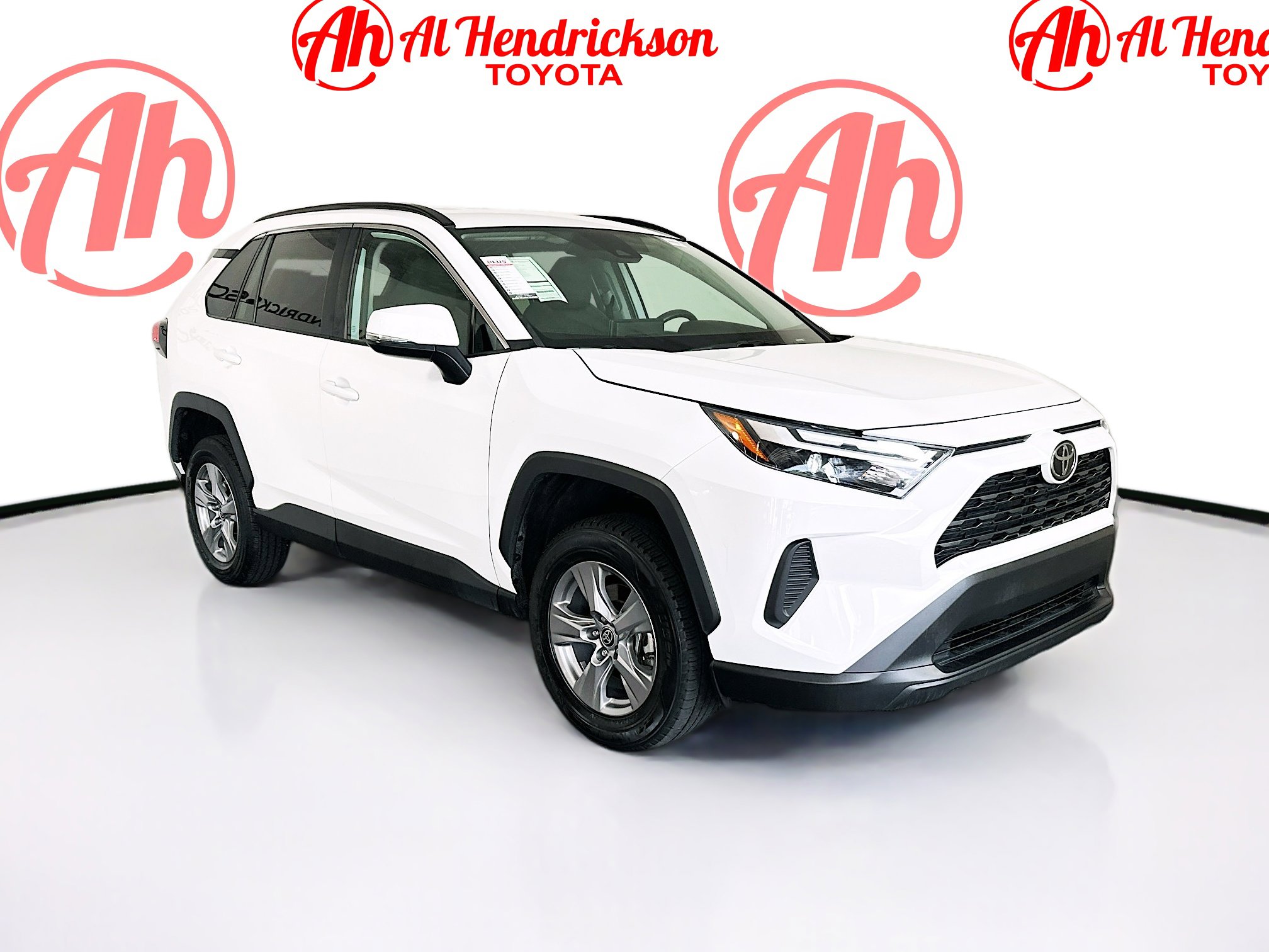 2024 Toyota RAV4 XLE's photo
