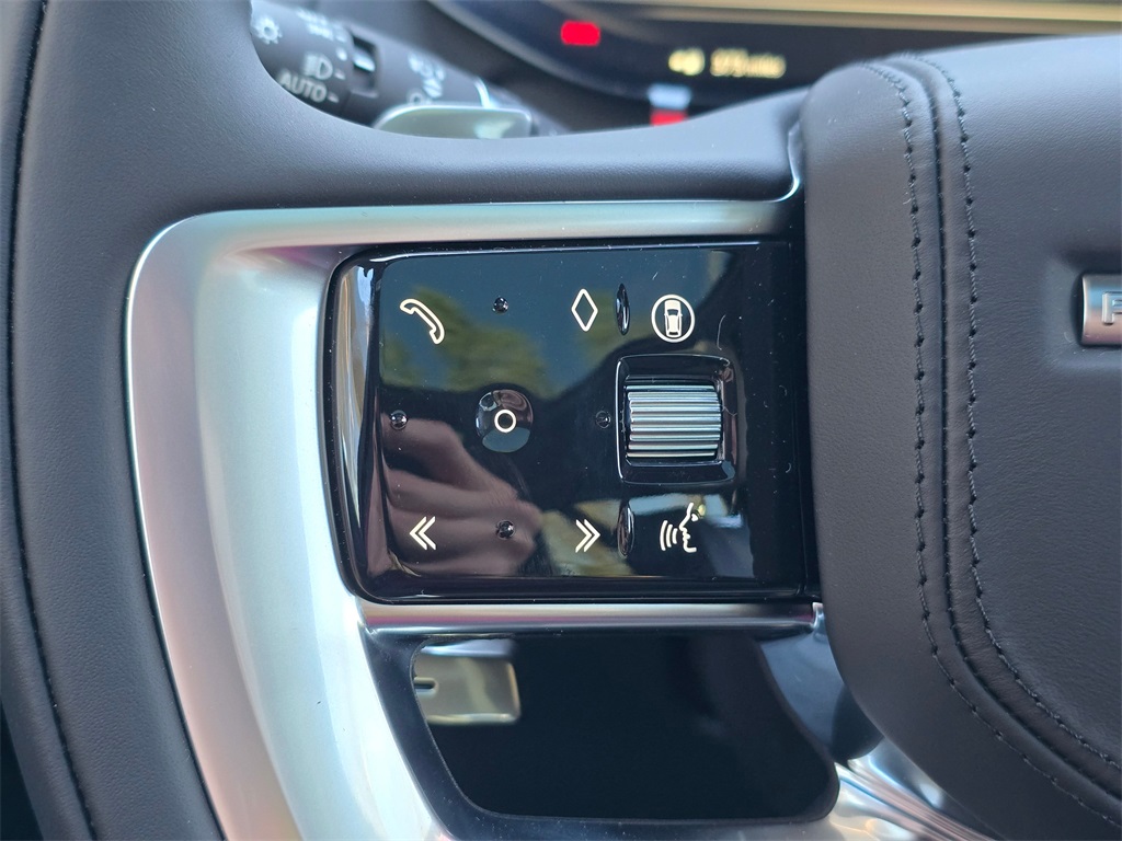 2025 Land Rover Range Rover SE photo 17