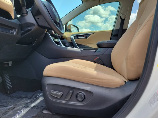 2019 Toyota RAV4 XLE photo 16