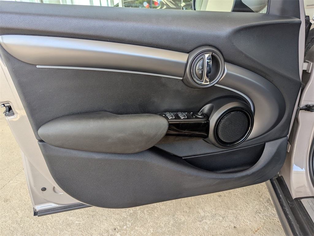 2024 Mini Cooper Hardtop Signature photo 13