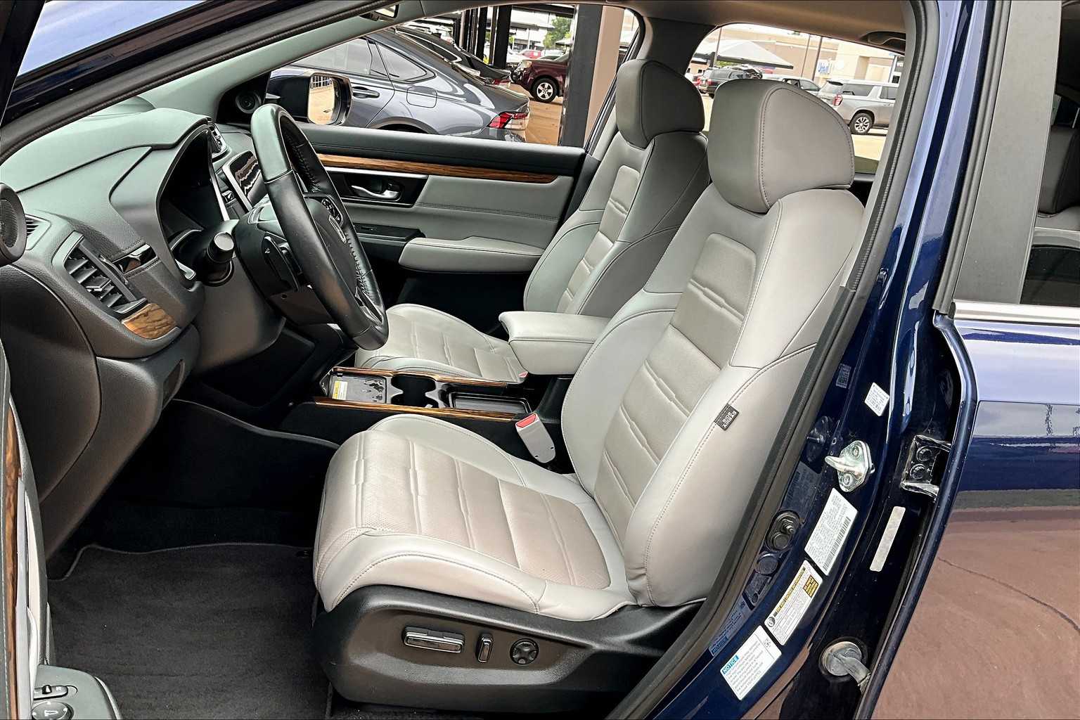 2022 Honda CR-V Hybrid Touring photo 7