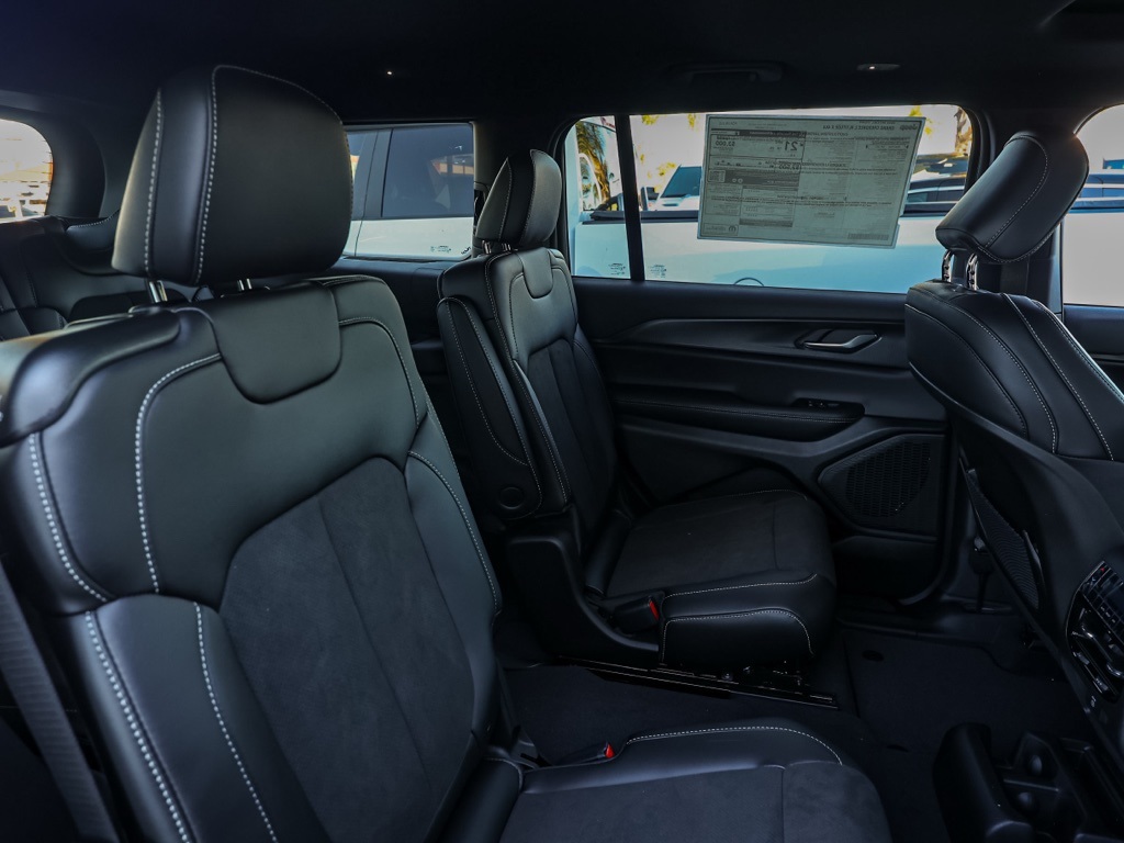 New 2025 Velvet Red Pearl-Coat Exterior Paint Jeep Altitude X image 17