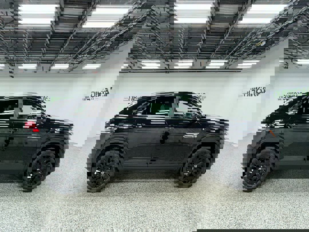 2026 Volkswagen Atlas Cross Sport SE Technology photo 3