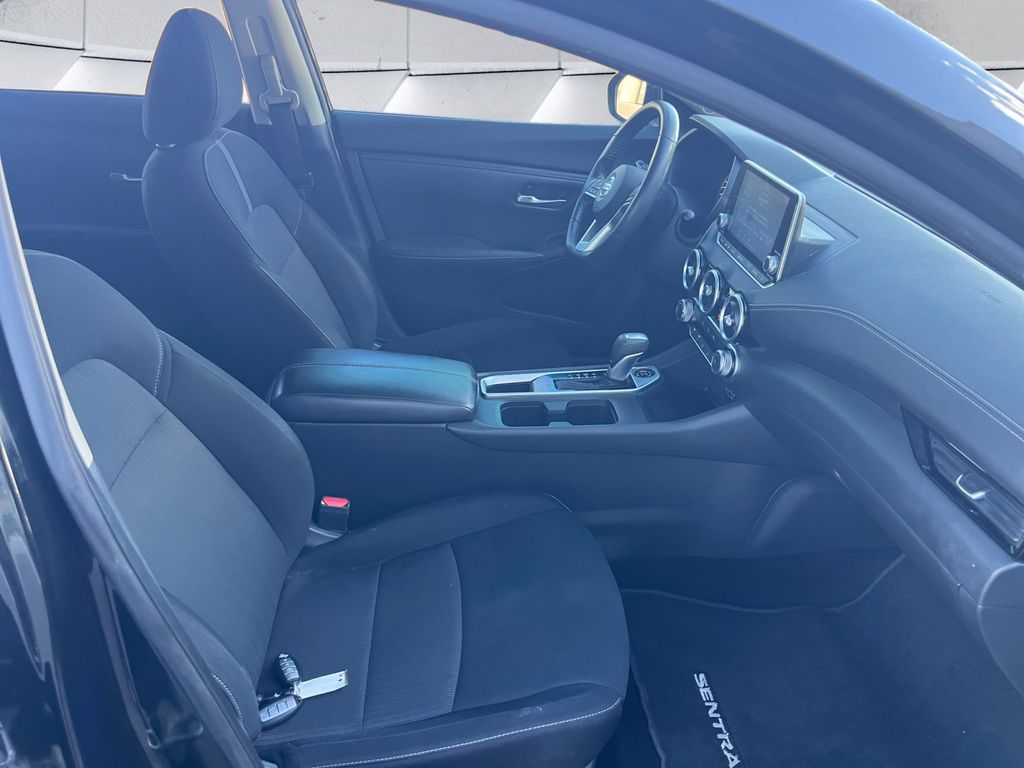 2022 Nissan Sentra SV photo 13