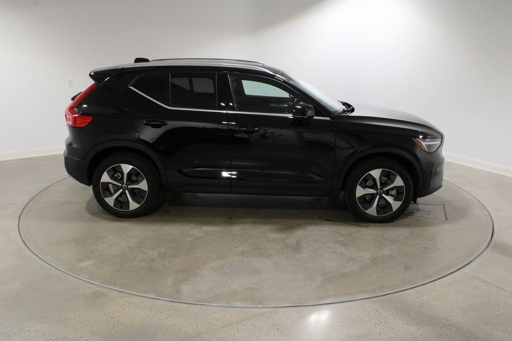 2025 Volvo XC40 Plus photo 5