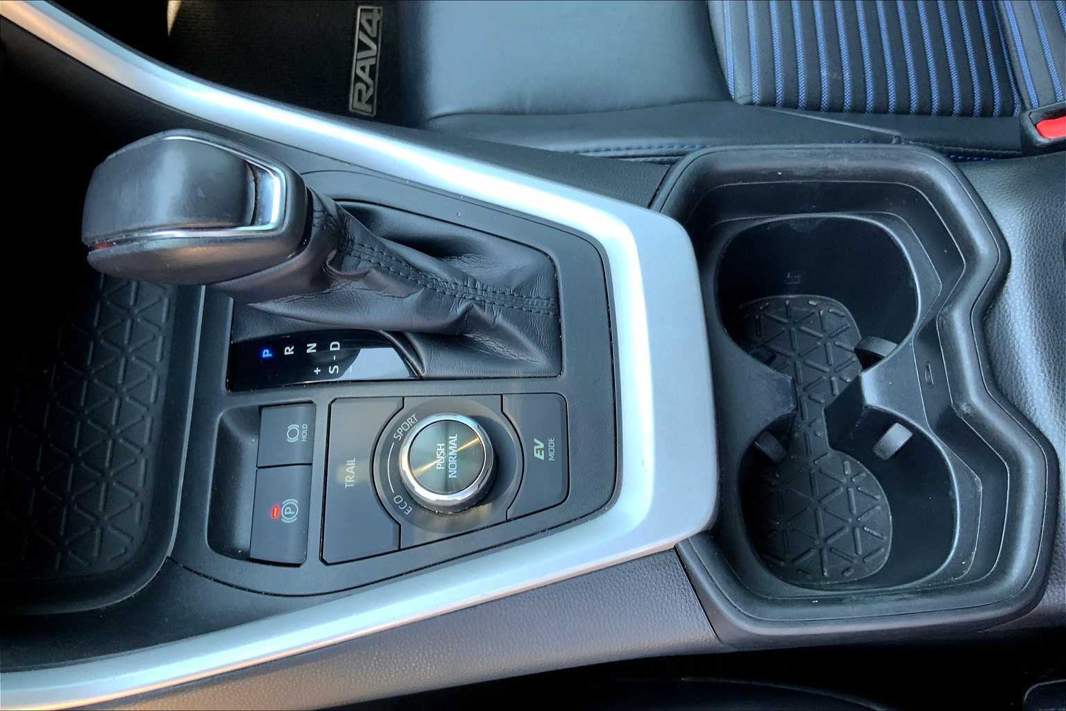 2019 Toyota RAV4 Hybrid XSE photo 14
