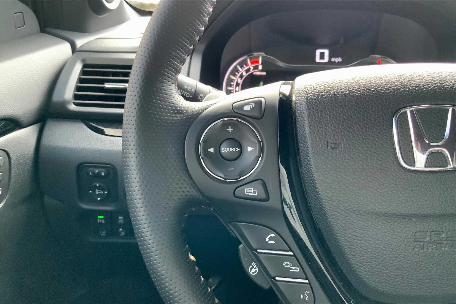 2022 Honda Ridgeline Black Edition photo 17