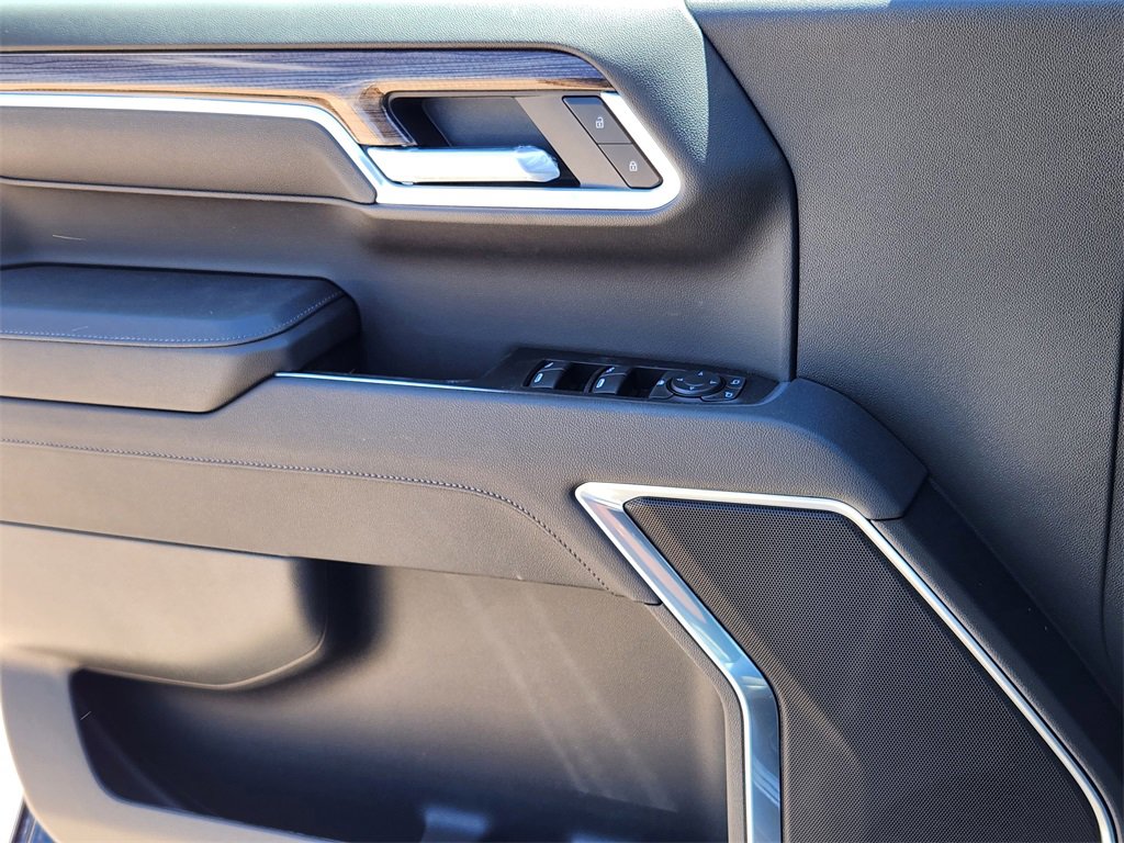 2025 Chevrolet Silverado 1500 LT photo 7