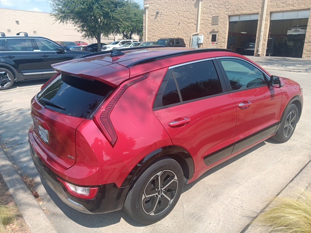 2023 Kia Niro SX photo 2