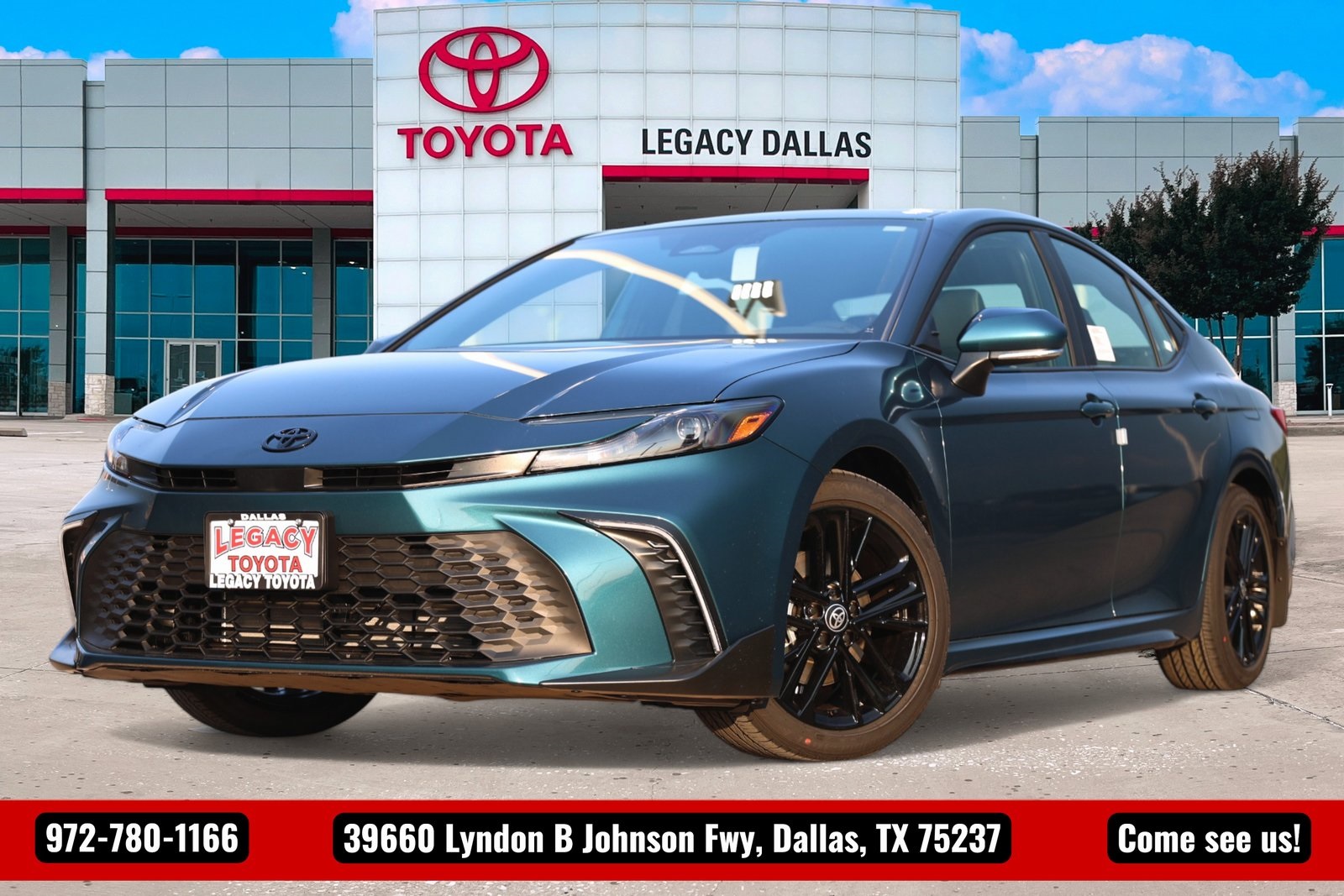 2026 Toyota Camry SE's photo