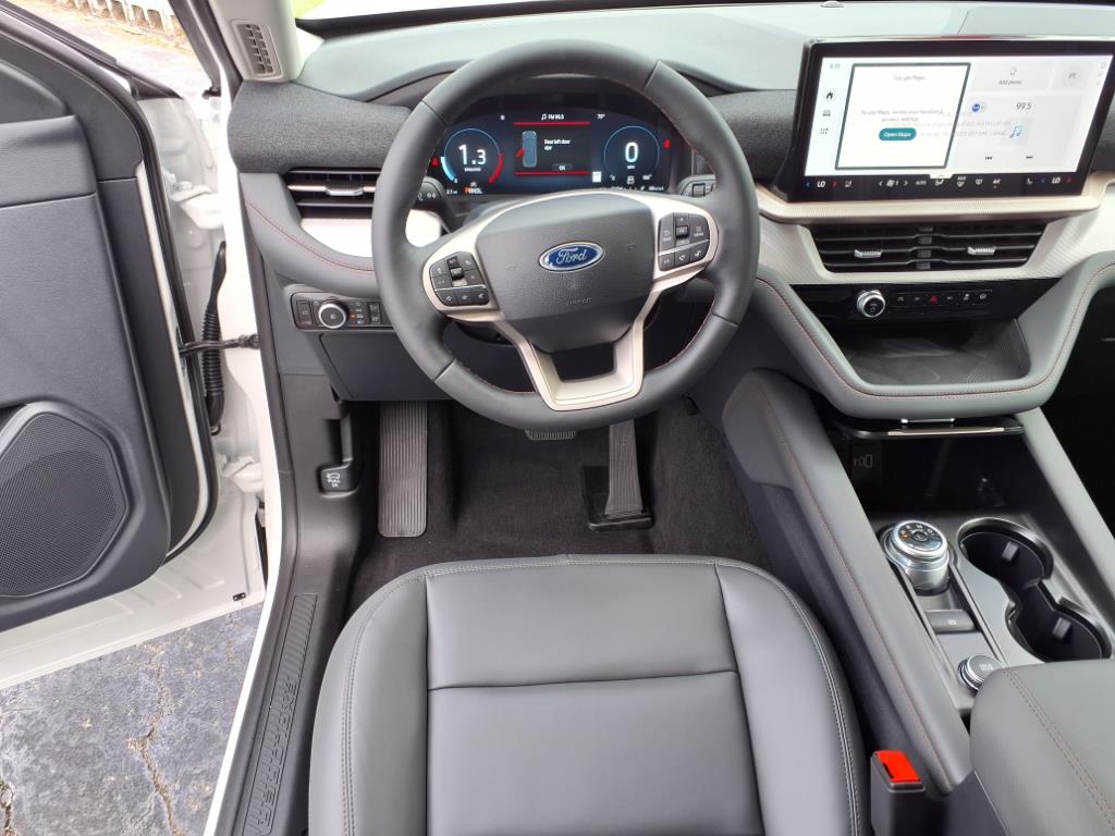 2025 Ford Explorer photo 8