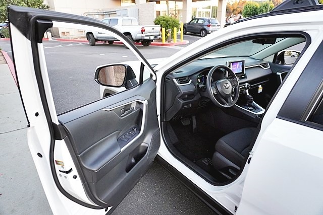 Used 2025 White Toyota LE image 34