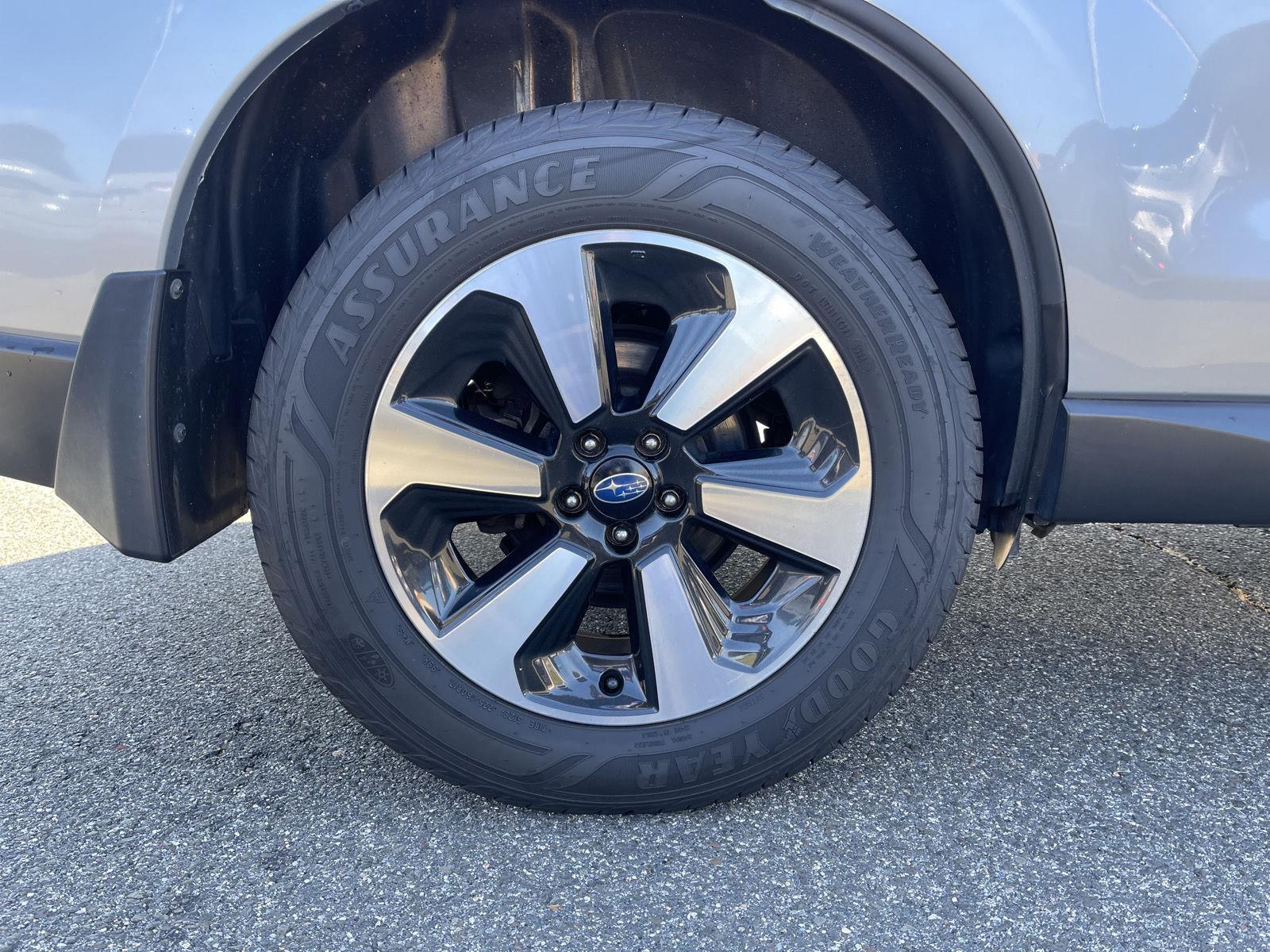 2017 Subaru Forester Premium photo 17
