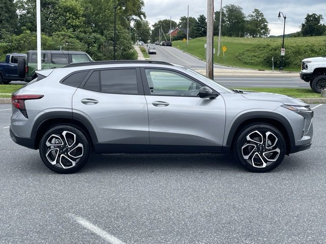 2025 Chevrolet Trax photo 8
