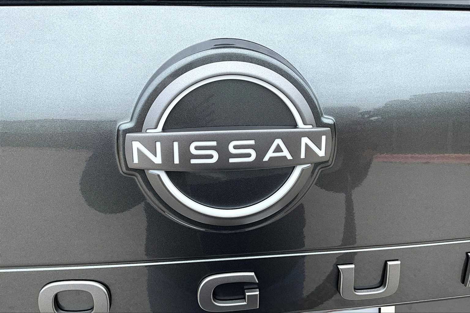 2025 Nissan Rogue SV photo 8