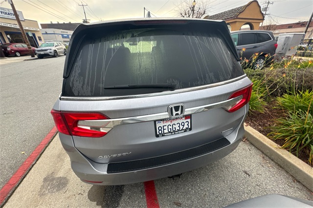 2018 Honda Odyssey Touring photo 3