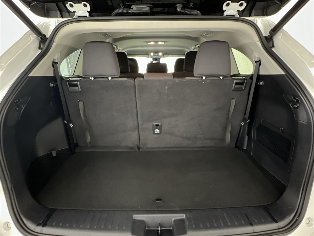 2022 Toyota Highlander LE photo 18