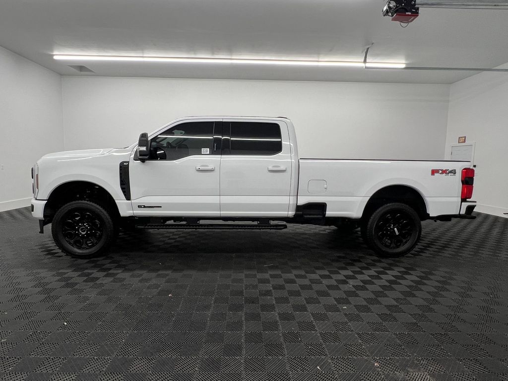 2024 Ford F-350 XLT photo 2