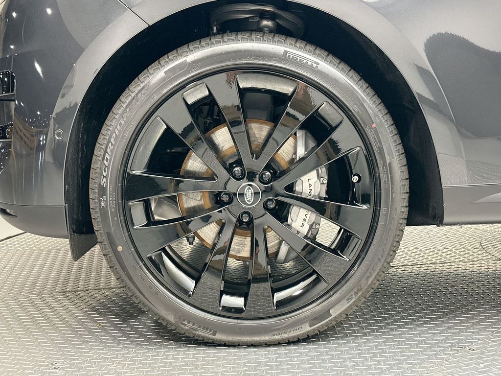 2025 Land Rover Range Rover Sport SE photo 3