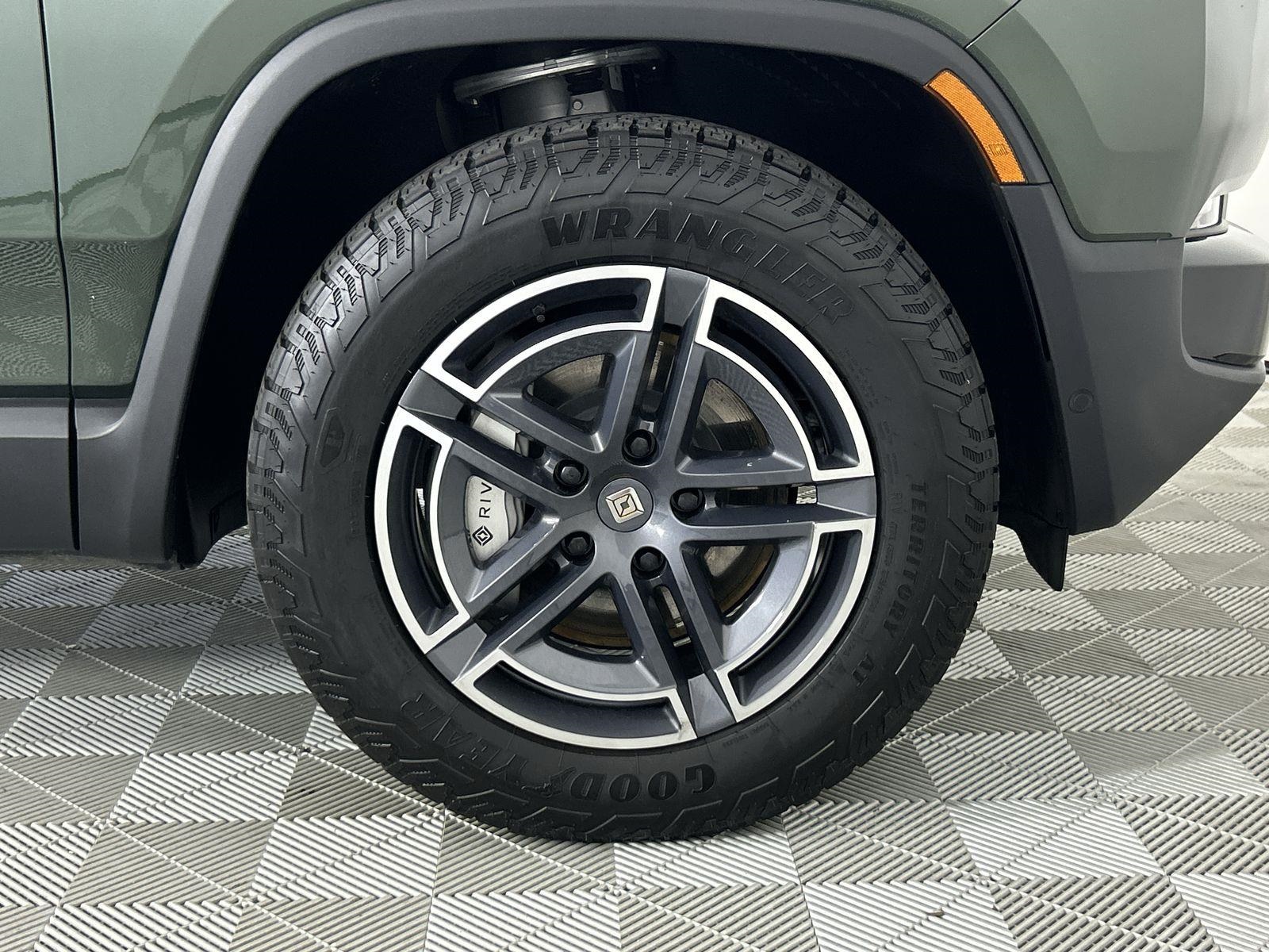 2025 Rivian R1S Adventure photo 35