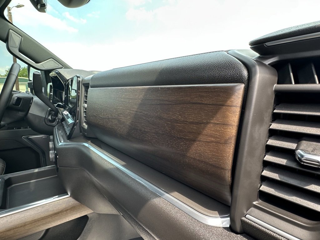 2025 Chevrolet Silverado 2500HD High Country photo 13