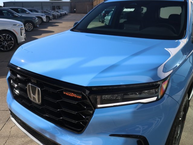 2025 Honda Pilot TrailSport photo 2