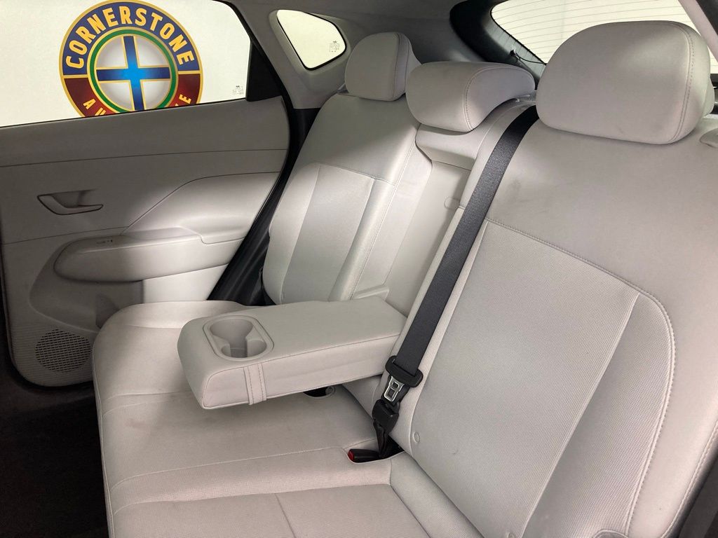 2025 Hyundai Kona SEL photo 2