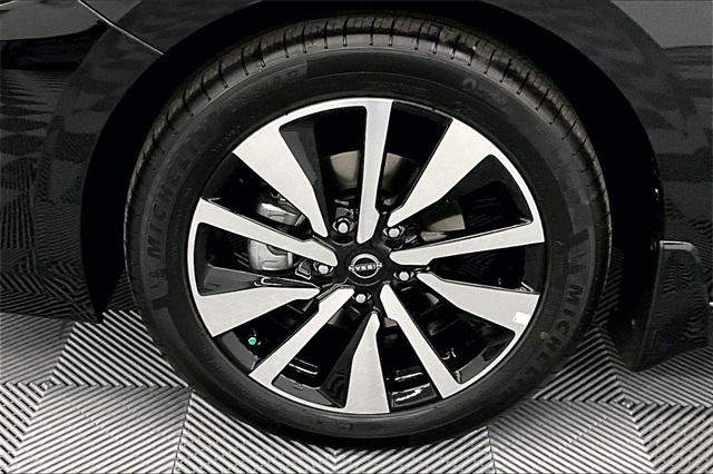 2025 Nissan Sentra SV photo 12