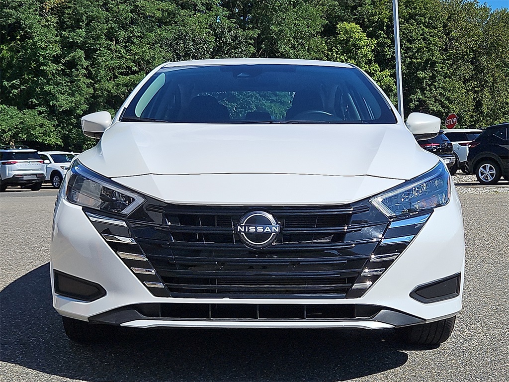 2025 Nissan Versa 1.6 SV photo 2