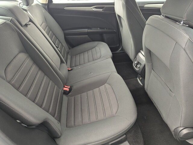 2020 Ford Fusion SE photo 25